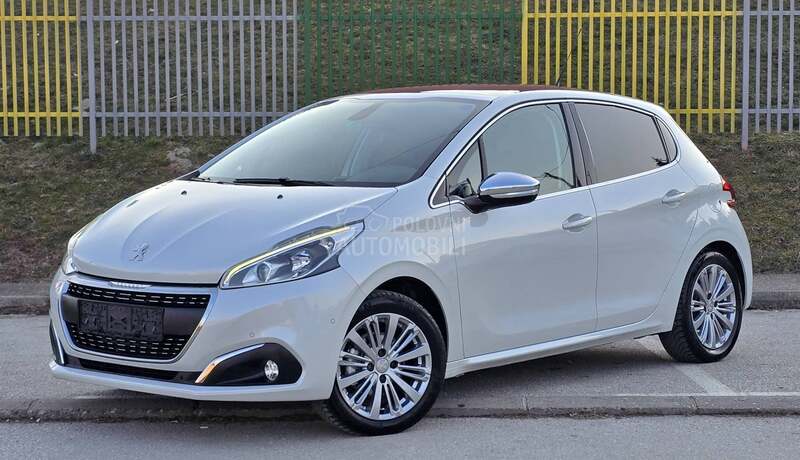 Peugeot 208 1.2/ALLURE/PANO/CH