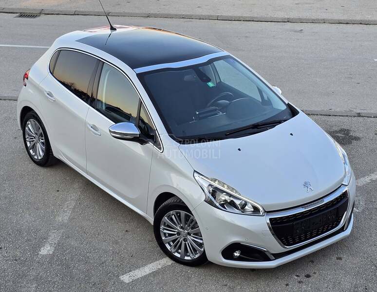 Peugeot 208 1.2/ALLURE/PANO/CH