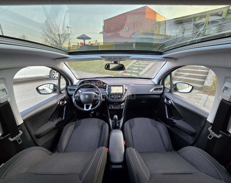Peugeot 208 1.2/ALLURE/PANO/CH