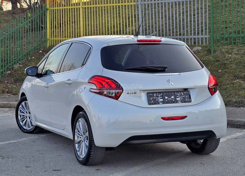 Peugeot 208 1.2/ALLURE/PANO/CH