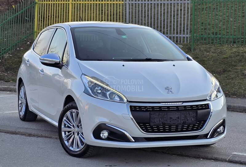 Peugeot 208 1.2/ALLURE/PANO/CH