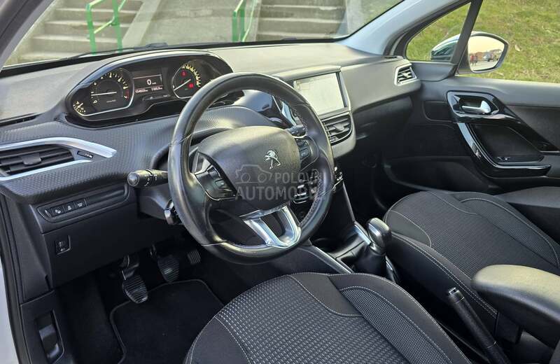 Peugeot 208 1.2/ALLURE/PANO/CH