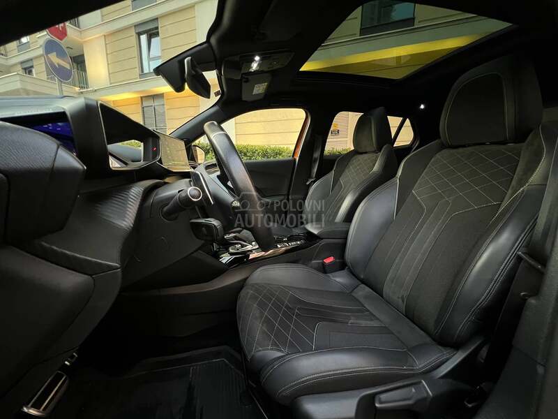 Peugeot 2008 GT EAT8