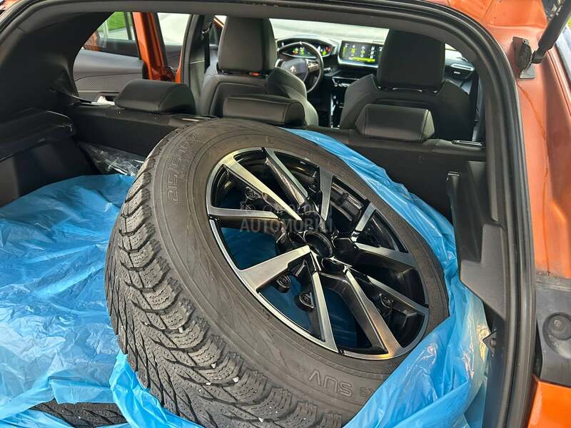 Peugeot 2008 GT EAT8
