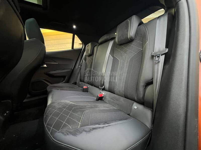 Peugeot 2008 GT EAT8