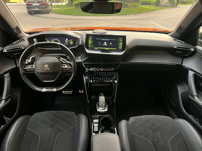 Peugeot 2008 GT EAT8