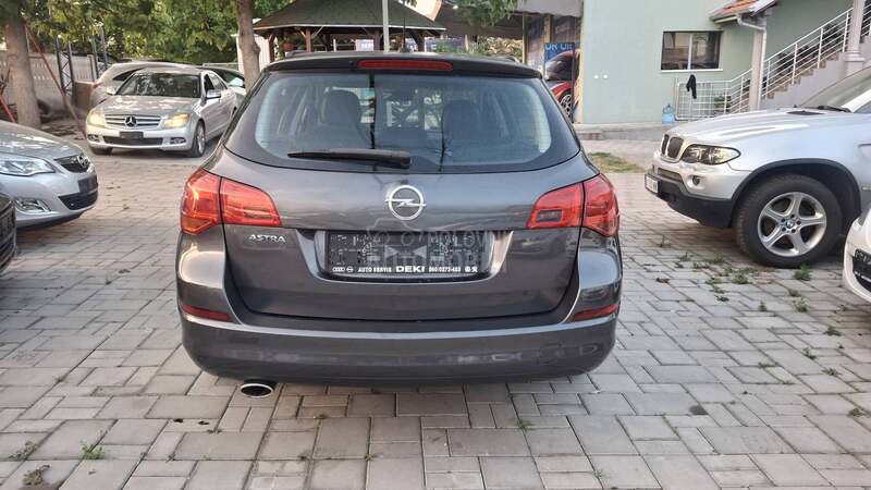 Opel Astra J 