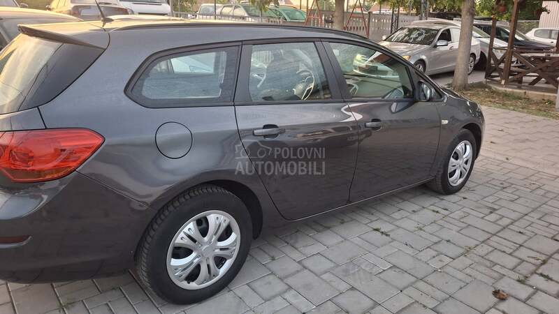 Opel Astra J 