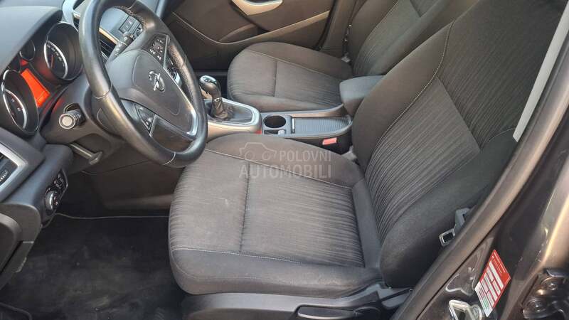 Opel Astra J 