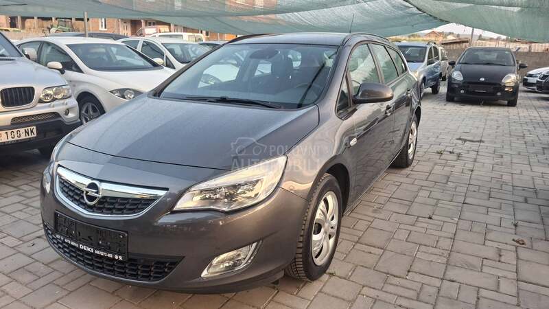 Opel Astra J 