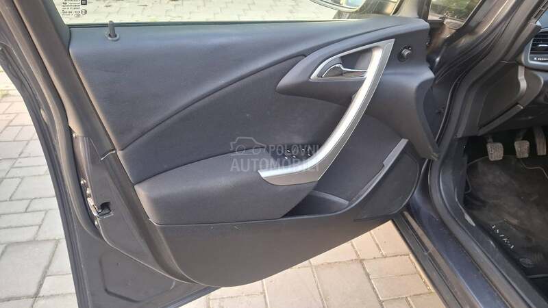 Opel Astra J 
