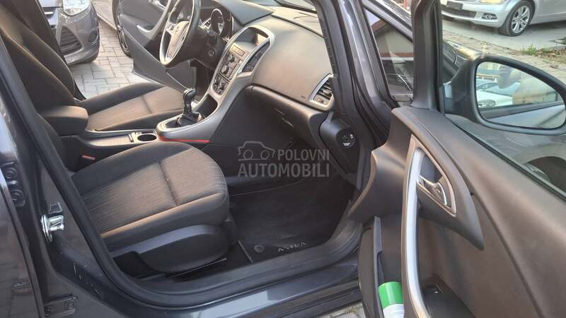 Opel Astra J 