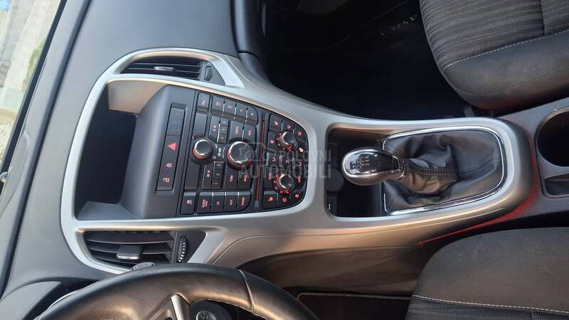 Opel Astra J 