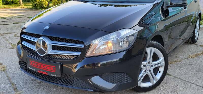 Mercedes Benz A 180 AMG LINE / NA.VI