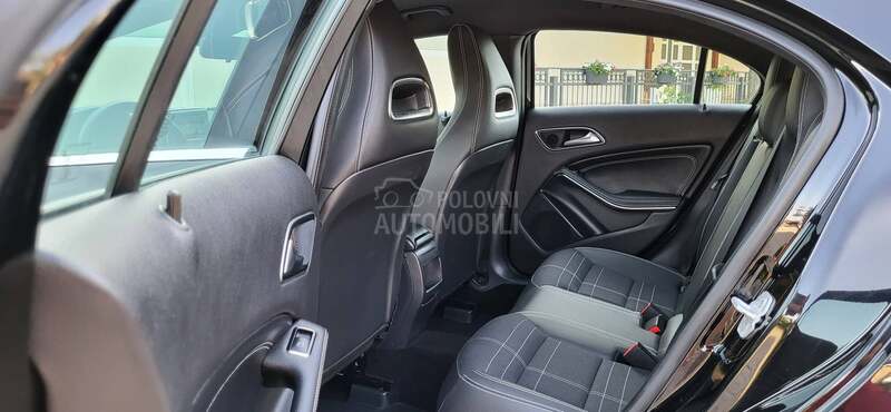 Mercedes Benz A 180 AMG LINE / NA.VI