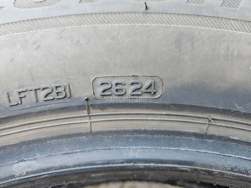 Bridgestone 215/65 R17 Zimska