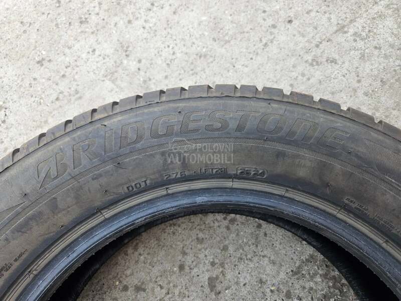 Bridgestone 215/65 R17 Zimska