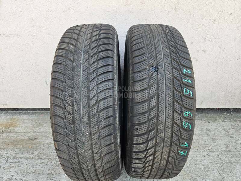 Bridgestone 215/65 R17 Zimska