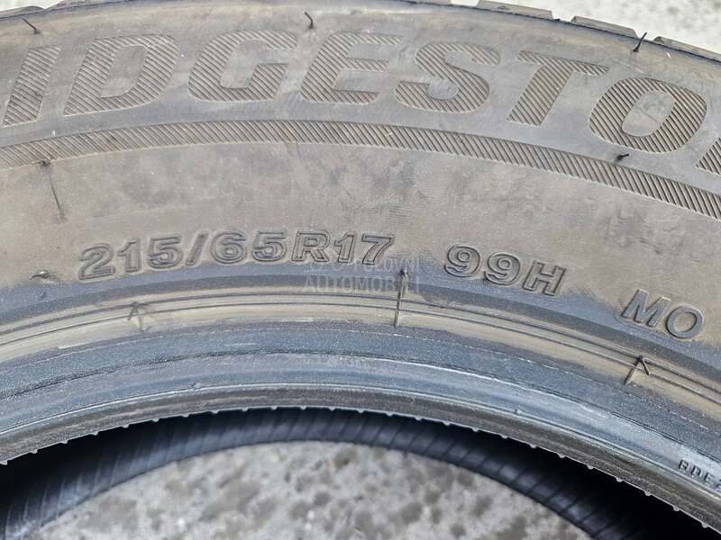 Bridgestone 215/65 R17 Zimska