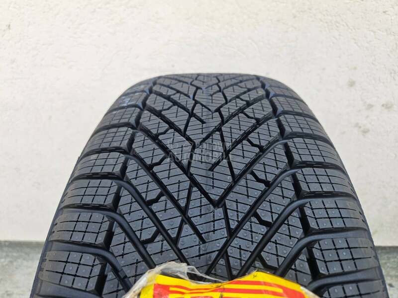 Pirelli 225/55 R17 Zimska