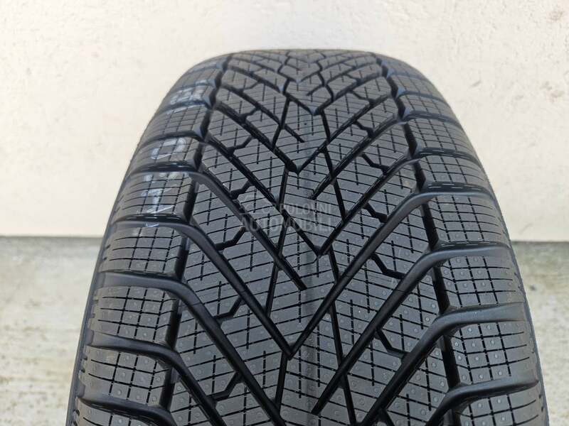 Pirelli 225/55 R17 Zimska