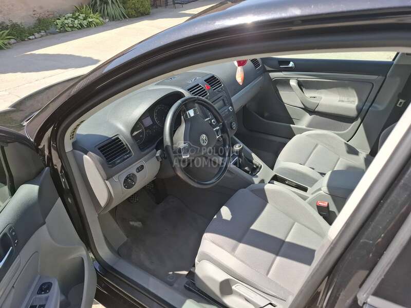 Volkswagen Golf 5 1.6fsi