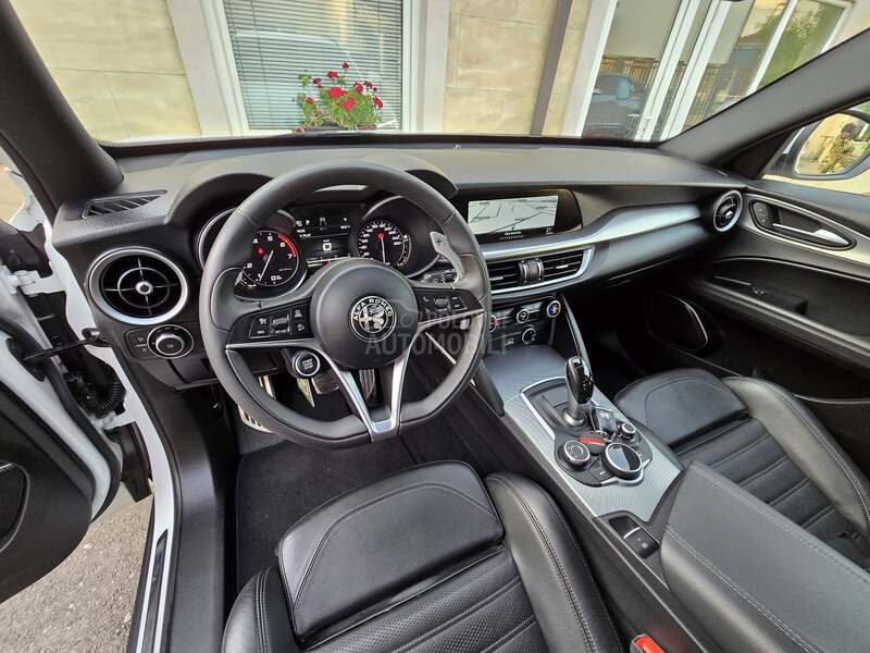 Alfa Romeo Stelvio 2.0i Turbo Q4 AT8 CH