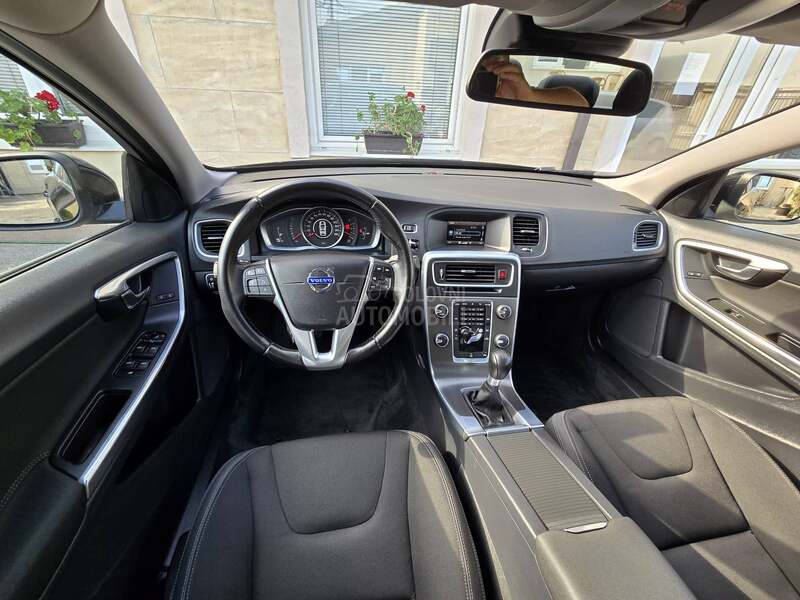 Volvo S60 T3 Momentum iz CH