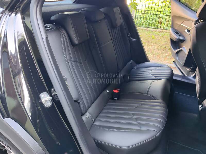Peugeot 2008 1.2 turbo ALLURE