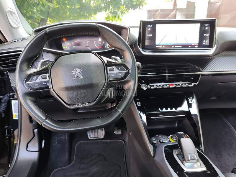 Peugeot 2008 1.2 turbo ALLURE