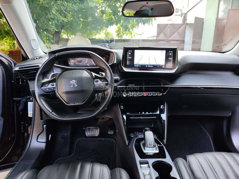 Peugeot 2008 1.2 turbo ALLURE