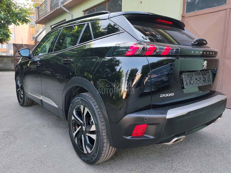 Peugeot 2008 1.2 turbo ALLURE
