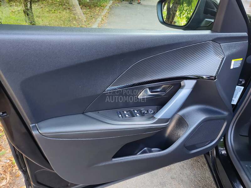 Peugeot 2008 1.2 turbo ALLURE