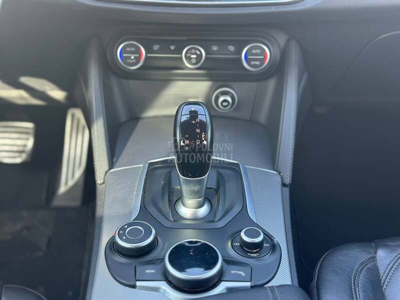 Alfa Romeo Stelvio Q4 R E G