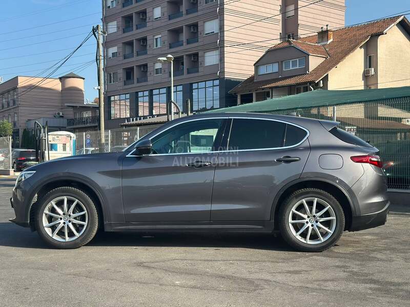 Alfa Romeo Stelvio Q4 R E G