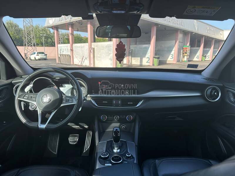 Alfa Romeo Stelvio Q4 R E G