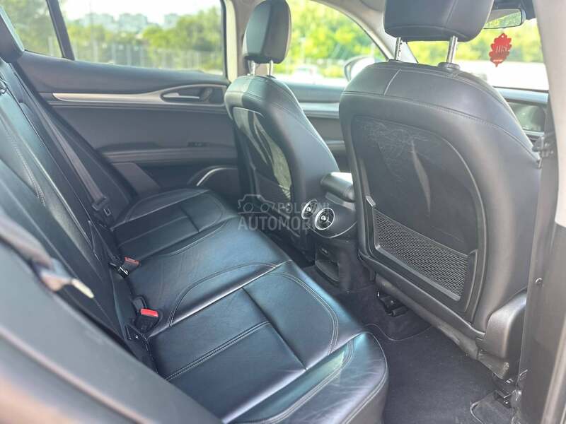 Alfa Romeo Stelvio Q4 R E G