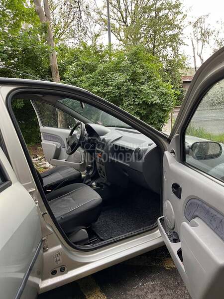 Dacia Logan 