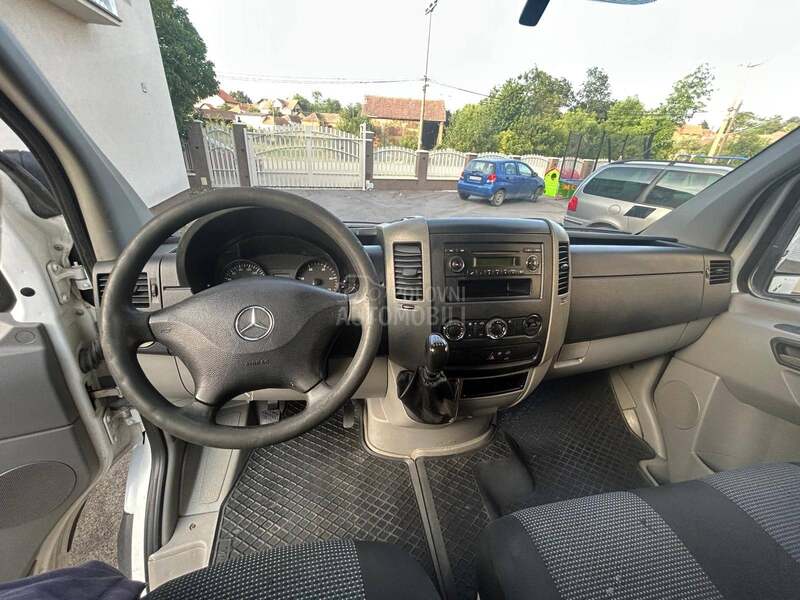 Mercedes Benz Sprinter 210