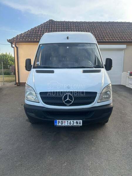 Mercedes Benz Sprinter 210