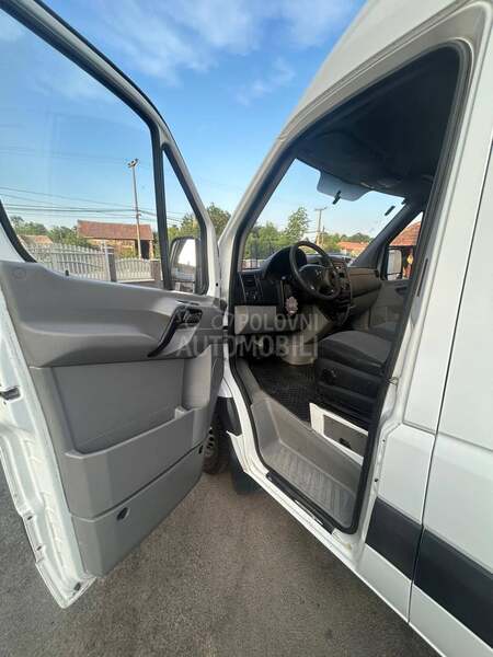 Mercedes Benz Sprinter 210
