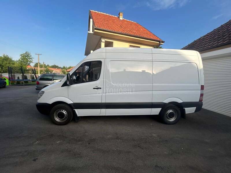 Mercedes Benz Sprinter 210