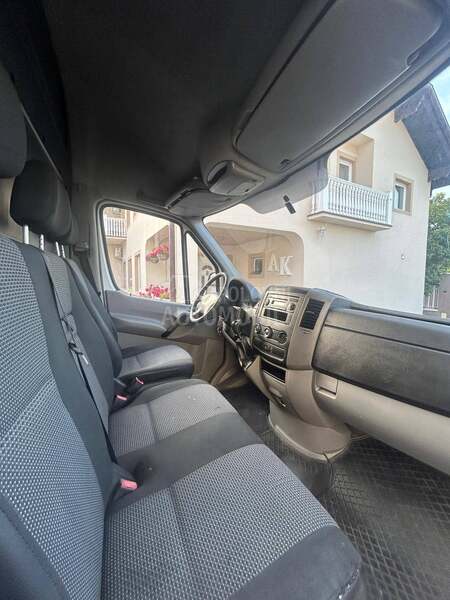 Mercedes Benz Sprinter 210