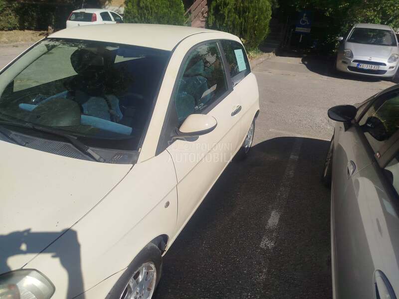Lancia Ypsilon 