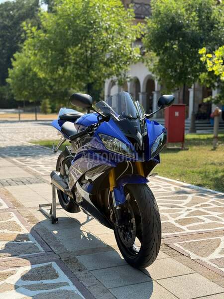 Yamaha R6