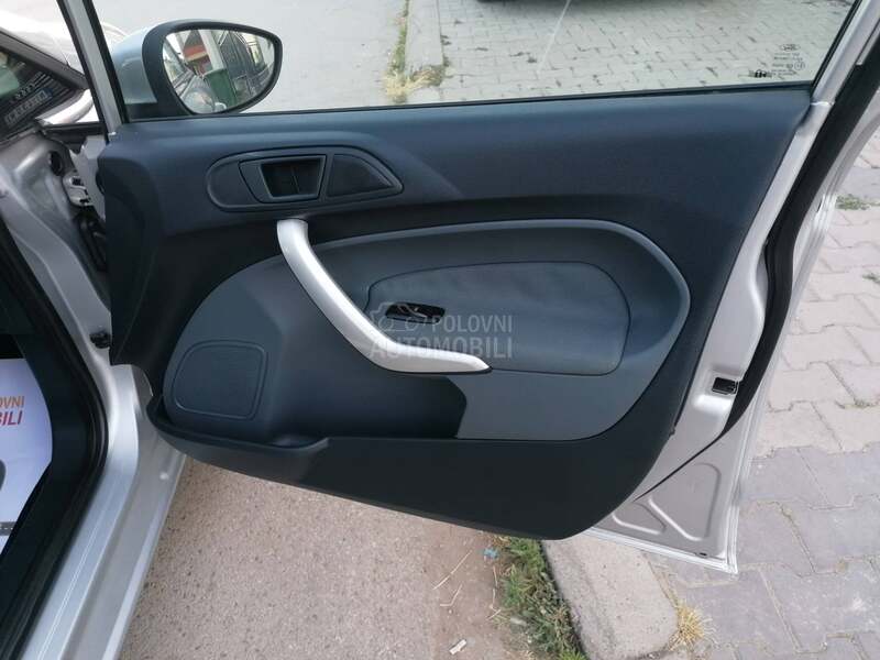 Ford Fiesta 1.4i TREND CH