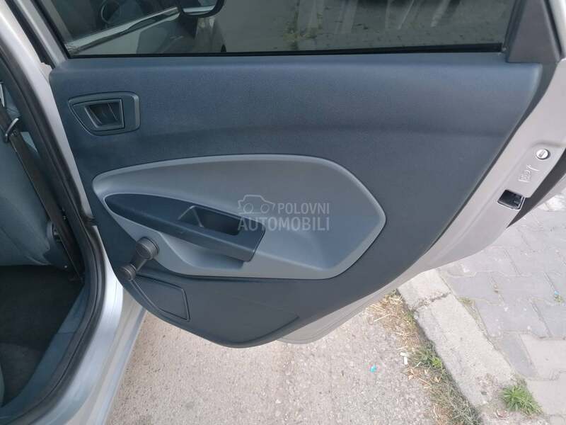 Ford Fiesta 1.4i TREND CH