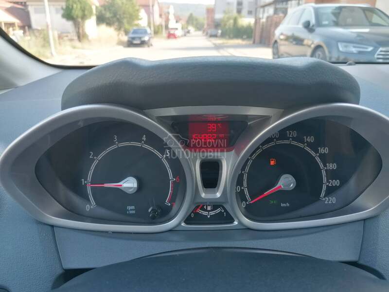 Ford Fiesta 1.4i TREND CH