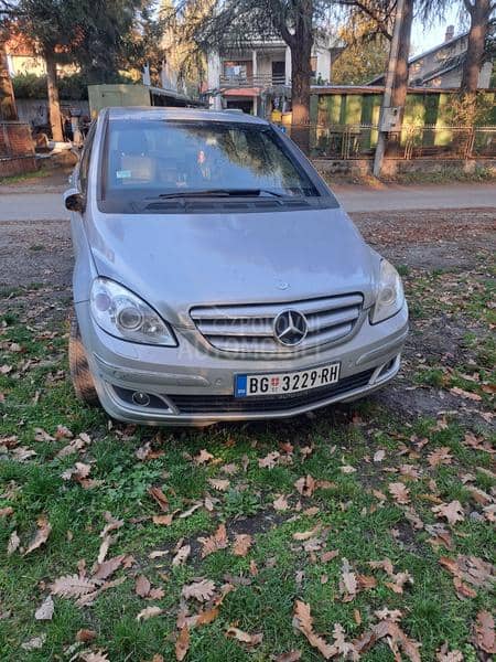 Mercedes Benz B 200 