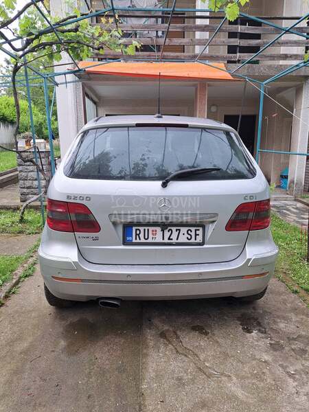 Mercedes Benz B 200 